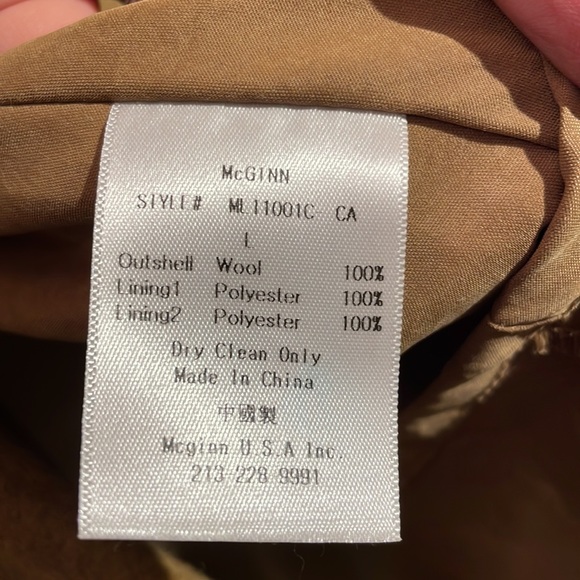 Limited collection wool coat with a symmetrical collar and hood - Picture 8 of 9